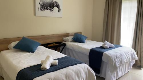 Ліжко або ліжка в номері iMpongo Royal Lodge