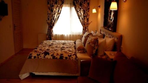 Postel nebo postele na pokoji v ubytování Treetops Park Hotel