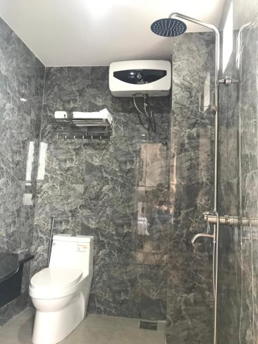 a bathroom with a toilet and a shower at Hotel Hoàng Hưng Quy Nhơn in Quy Nhon