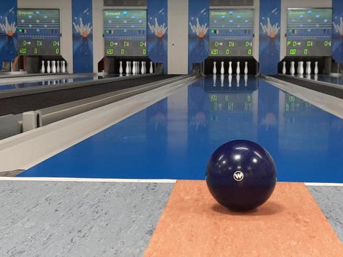 a bowling alley with a black ball in the lanes at Chambtaler Hof in Runding
