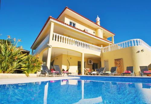 Πισίνα στο ή κοντά στο Villa Buddha by Algarve Vacation