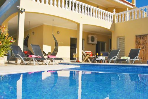 Πισίνα στο ή κοντά στο Villa Buddha by Algarve Vacation
