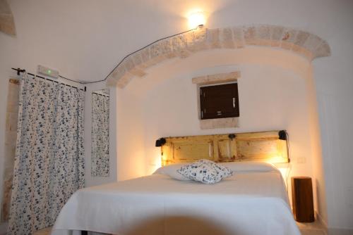 A bed or beds in a room at Trulli don Pietro