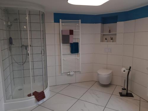 Bilik mandi di Ferienhaus Bine