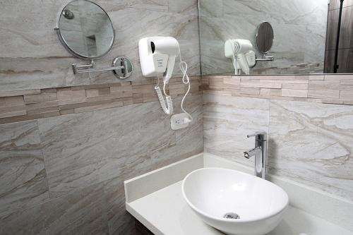 Salle de bains dans l'établissement Hotel Cultura Plaza