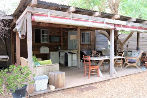 a house with a table and chairs on a patio at The Laurels of Chinchilla in Chinchilla