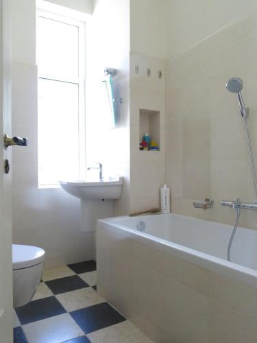 a bathroom with a tub and a toilet and a sink at ApartmentInCopenhagen Apartment 1150 in Copenhagen