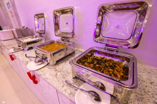 Comida no hotel ou em algum lugar perto