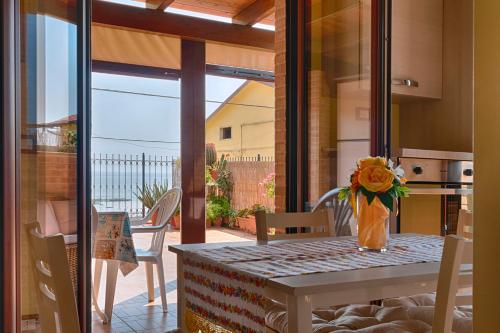 a table with a vase of flowers on a balcony at La casa de Rocche in Cupra Marittima