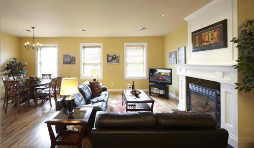 a living room with a couch and a fireplace at Greaves Sweet Escape in Niagara on the Lake