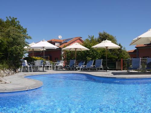 Πισίνα στο ή κοντά στο Apartamentos Cueto Mazuga I