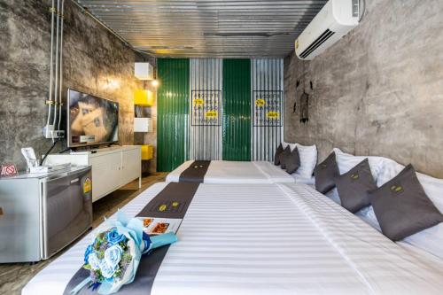 Postel nebo postele na pokoji v ubytování บ้านมะนาวรีสอร์ท เกาะล้าน