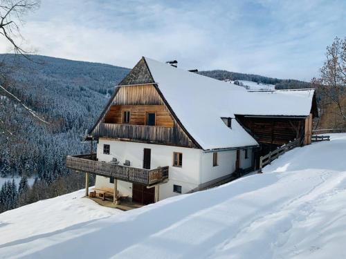 Leitnerhütte during the winter