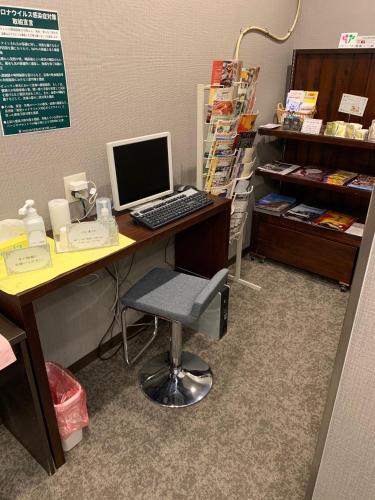an office with a desk with a computer on it at Matsue Urban Hotel Lake Inn in Matsue