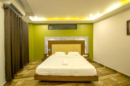 Ένα ή περισσότερα κρεβάτια σε δωμάτιο στο Oaks Residency