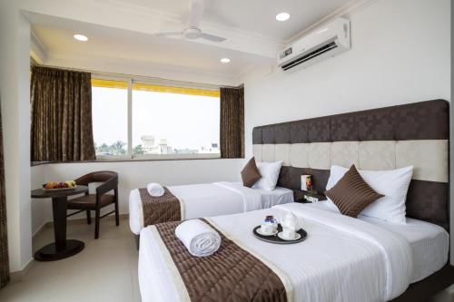 Postel nebo postele na pokoji v ubytování Sairaj Beach Resort - Calangute Goa