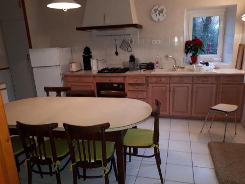 Kuchyň nebo kuchyňský kout v ubytování Paradis Breton