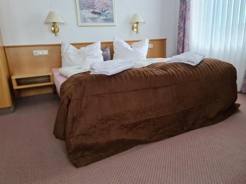 Postel nebo postele na pokoji v ubytování Familien-Hotel Am Tränkbachtal Frauenwald