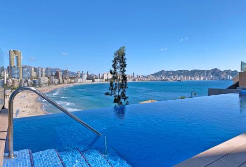 Luxury Apartment with private hot tub by Poniente Beach