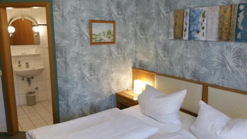 Postel nebo postele na pokoji v ubytování Gasthaus Köhlerhof
