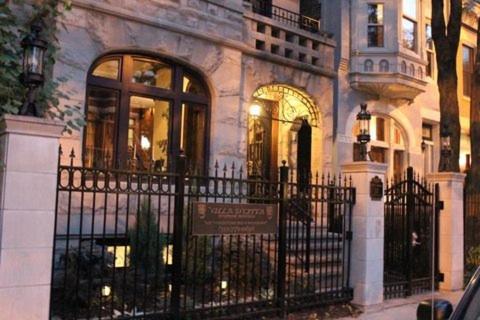 Το κτήριο όπου στεγάζεται  το bed & breakfast