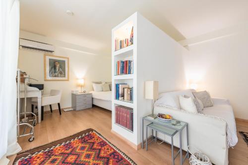 Gallery image of Syntagma Spa with Acropolis View in Athens