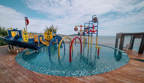 Cozy Seaview Studio at Imperium residence Tanjung Lumpur Kuantanの敷地内または近くにあるプール