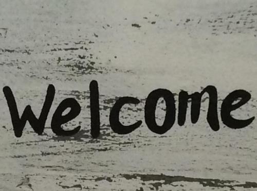 Una foto de la palabra bienvenida escrita en negro en Altes Pastorat Langenhorn, en Langenhorn