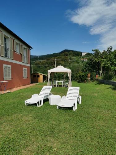 a group of chairs and a gazebo in a yard at B&B Luna Nuova in Sarzana