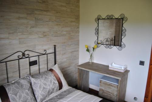 a living room with a bed and a mirror at Finca Arroyo del Valle NO HAY PISCINA in San Andrés del Rabanedo