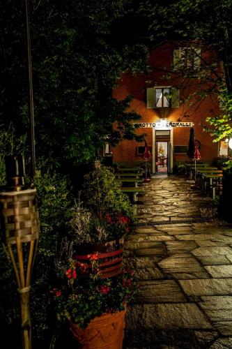 Galería fotográfica de Grotto Zendralli en Roveredo
