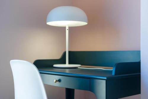a blue desk with a lamp and a chair at Carrioza Alojamiento Turístico in Parada del Sil