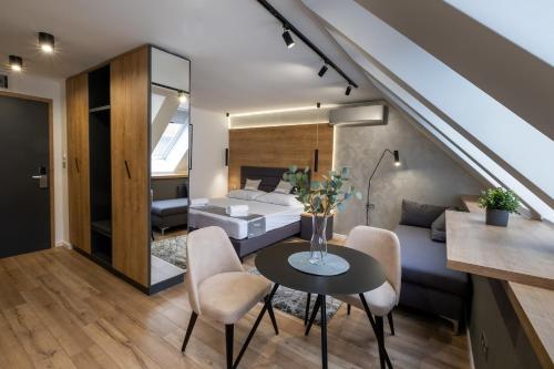 Posteľ alebo postele v izbe v ubytovaní Minaret Residence & Relax Pécs