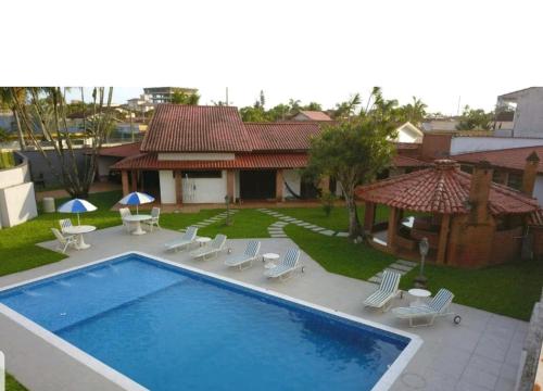 Casa com Piscina e Churrasqueira, próxima a Praia, Sao Paulo, Brazil