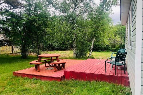 Gallery image of lovely chalet near the beach in Pointe-du-Chêne