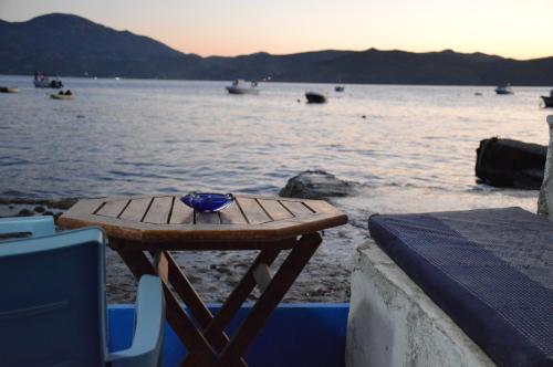 Gallery image of Captain's Boathouse, Klima Beach in Klima
