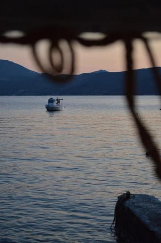 Gallery image of Captain's Boathouse, Klima Beach in Klima