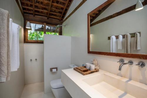 Ein Badezimmer in der Unterkunft Casa BEE Trancoso