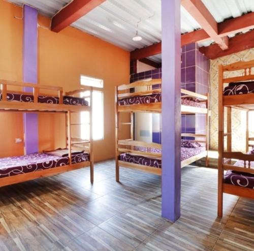 Μία ή περισσότερες κουκέτες σε δωμάτιο στο Homestay Setiabudi