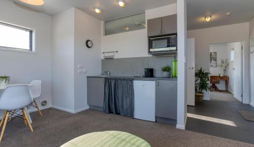 A kitchen or kitchenette at Tasman View Accommodation