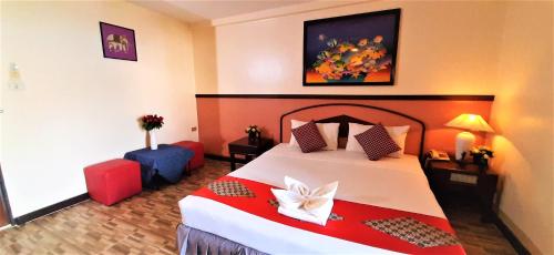 Katil atau katil-katil dalam bilik di La Moon At Phuket - SHA Extra Plus
