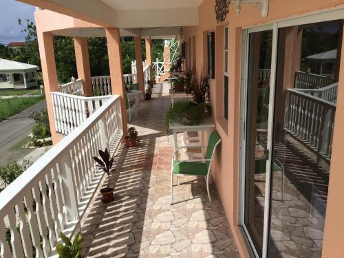 Antigua Seaviewにあるバルコニーまたはテラス
