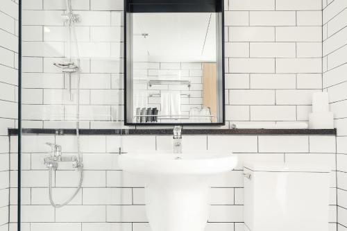 Un baño de Heyy Seogwipo Hotel