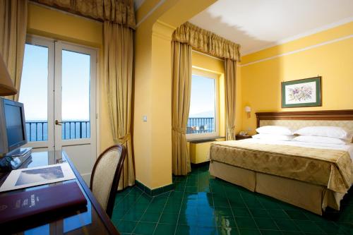 Кровать или кровати в номере Imperial Hotel Tramontano