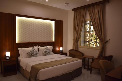 En eller flere senge i et værelse på دوز للشقق المخدومة