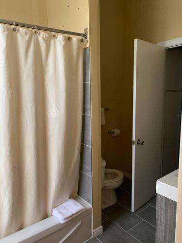 Bilik mandi di Gîte Le Roupillon en Beauce