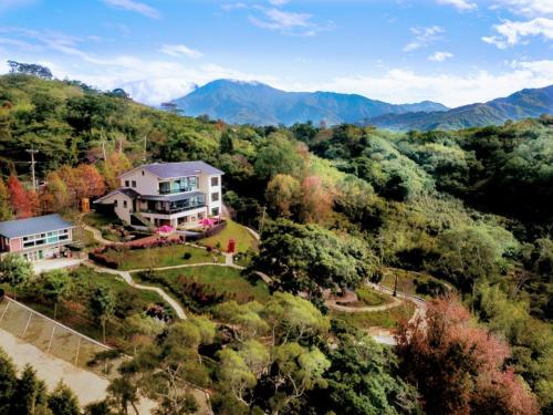 an aerial view of a house in the mountains at 山水奇異San Shuei Kiwi桃園市民宿編號038 Homestay in Sanmin