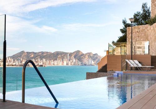 Luxury Apartment with private hot tub by Poniente Beach
