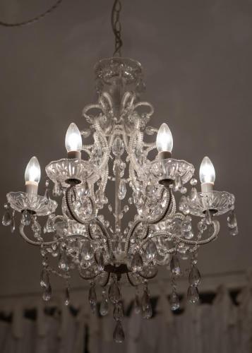 a silver chandelier hanging from a ceiling at B&B Alexander in Pollutri