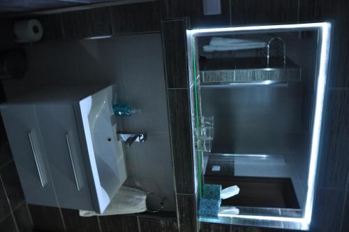 Ένα μπάνιο στο Apartman Saris